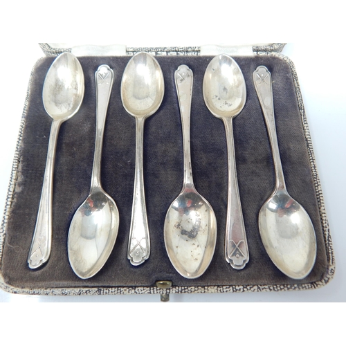 180 - A Set of 6 Silver Spoons with Crossed Golf Clubs Terminals: Hallmarked Sheffield 1933 by Walker & Ha... 