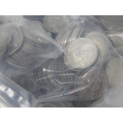 49G - A Large Quantity of Silver Threepences 1920-1943: Weight 1170g