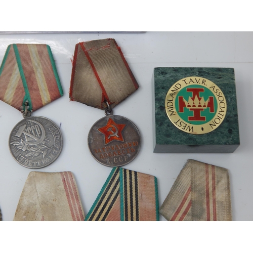 1V - Vintage Silver coloured box containing a selection of mainly Russian medals, badges, etc (lot)