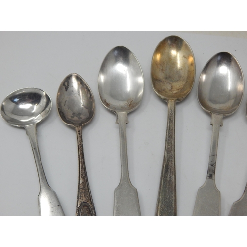 199F - A Group of 19th Century & Later Hallmarked Silver Spoons: Various Dates & Makers: Weight 122g