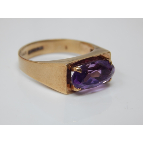 101N - 9ct Gold Amethyst Set Ring: Size M/N: Gross weight 4.31g