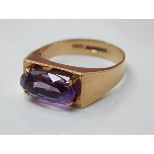 101N - 9ct Gold Amethyst Set Ring: Size M/N: Gross weight 4.31g