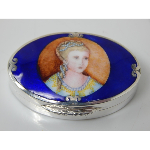 Silver & Enamel Pill Box Hallmarked Birmingham 1980 by Peter John Doherty: Measures 5cm x 3.4cm