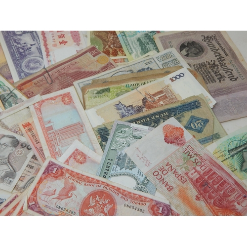 66 - Large collection of Banknotes of the World