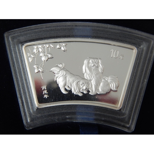 51 - Chinese 2006 Bing Xu Year (Year of the dog) commemorative Silver coin cased; Captain Cook Medallion ... 