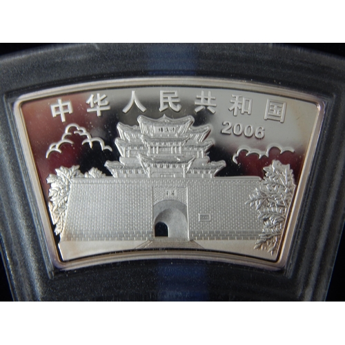 51 - Chinese 2006 Bing Xu Year (Year of the dog) commemorative Silver coin cased; Captain Cook Medallion ... 