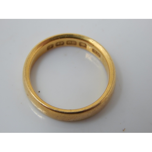 242 - 22ct Gold Wedding Ring: Size I/J: Weight 4.13g