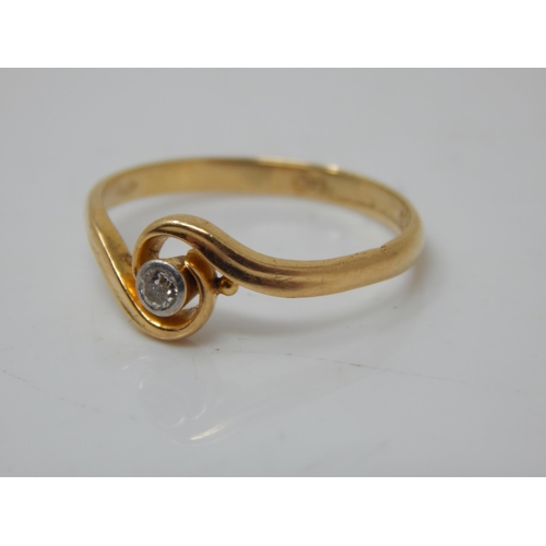 244 - 18ct Gold Diamond Set Ring: Size O: Weight 2.19g