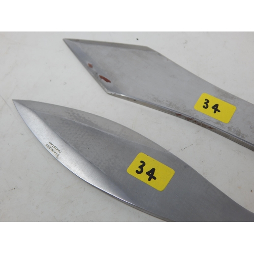 334 - 2 x Balanced Throwing Knives