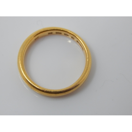 193 - 22ct Gold Wedding Ring: Size L: Weight 4.32g