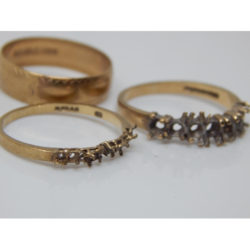 199 - 9ct Gold Wedding Ring: Size N together with two Scrap 9ct Gold Rings: Weight 5.20g