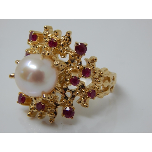 265 - Gold on Silver Ring Set with a Central 9mm Freshwater Pearl & Malagasy Rubies: Ring Size N/O: Gross ... 