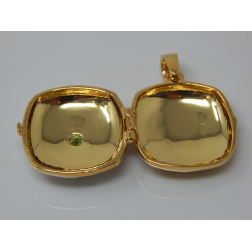 268 - Gold on Silver Enamel Locket Set with a central Peridot: 20mm Diameter