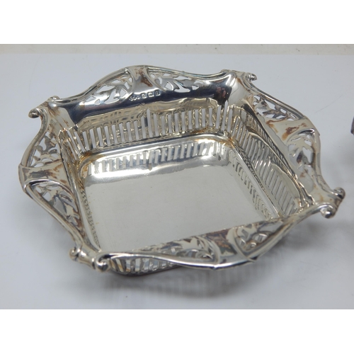 277 - A Pair of Pierced Silver Bon Bon Dishes Hallmarked Birmingham 1910 by Edward Joseph Houlston: Weight... 