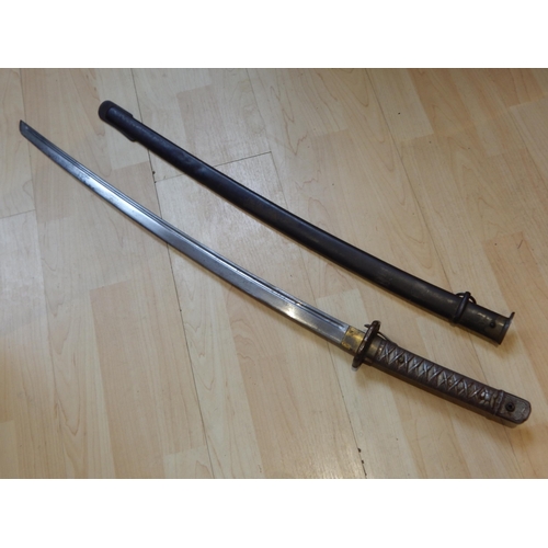 370 - A WWII N.C.O's Japanese Samurai Sword with Matching Numbers on Sword & Scabbard: Blade Length 70cm: ... 