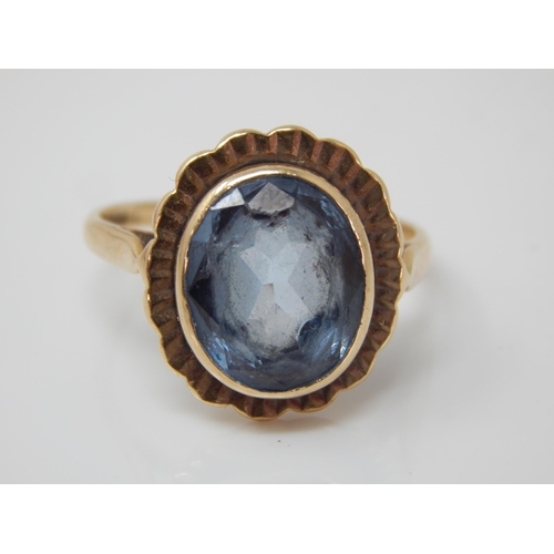 9ct Gold Aquamarine Set Ring: Size P: Weight 4.48g