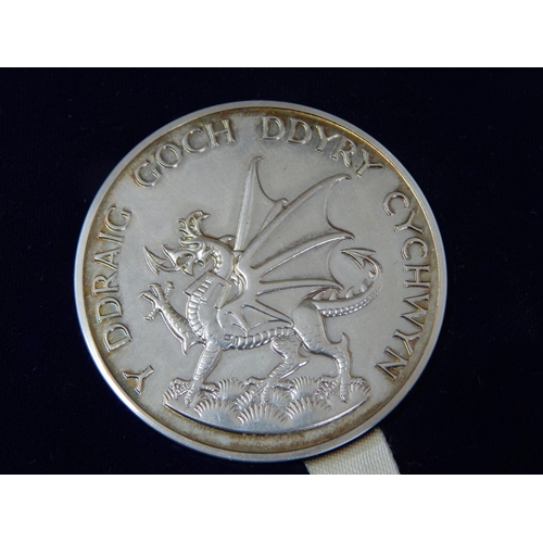 98 - Stunning Prince of Wales 1969 Sterling Silver .925 Silver Investiture Medallion in Royal Mint case w... 