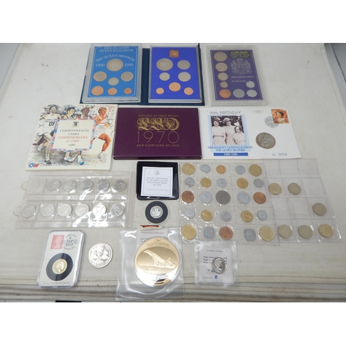 60 - Large collection of modern issues to include 1977 Proof Set (case broken clasp); Gibraltar Crown 200... 