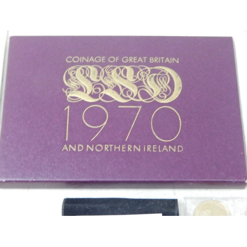 60 - Large collection of modern issues to include 1977 Proof Set (case broken clasp); Gibraltar Crown 200... 