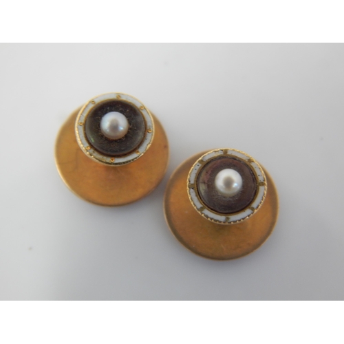 23 - A Pair of 15ct Gold Studs: Weight 2.11g