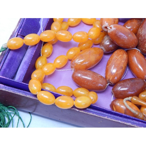40 - Vintage Amber Necklaces (3) in Jewellery Box: Weight 116g