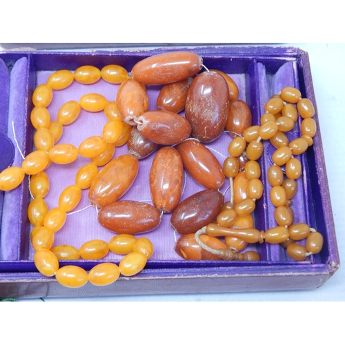 40 - Vintage Amber Necklaces (3) in Jewellery Box: Weight 116g