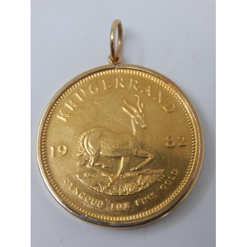 96 - 1oz Fine Gold Krugerrand 1982 in 9ct Gold Pendant Mount: Gross weight 35.06g