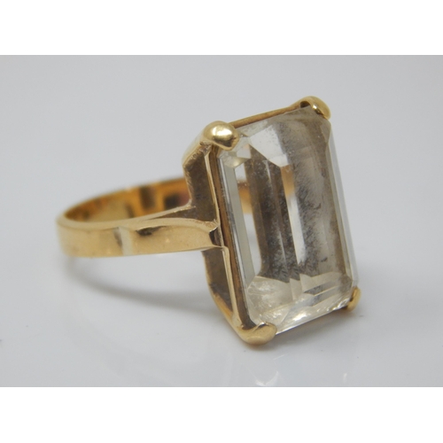 18ct Gold Solitaire Ring: Size N/O: Weight 7.82g