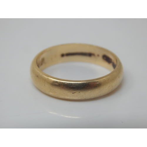 9ct Gold Wedding Ring: Size O: Weight 3.55g