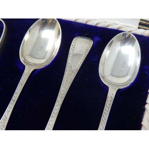113 - An Edwardian Set of 6 Silver Teaspoons & Tongs: Hallmarked Birmingham 1905 by Barker Brothers in Ori... 