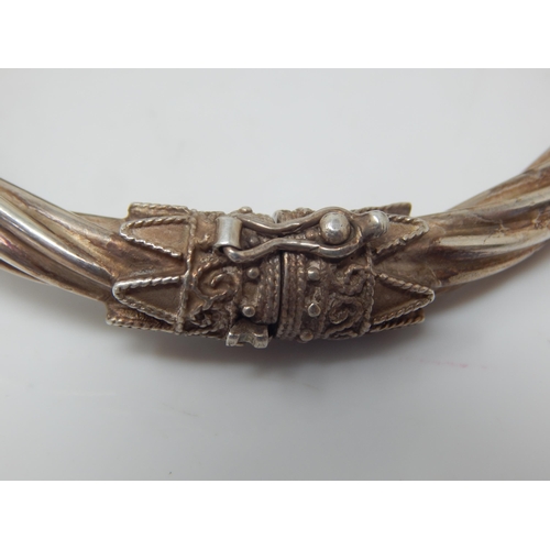 118 - Silver Rams Head Hinged Bangle: Weight 39.4g
