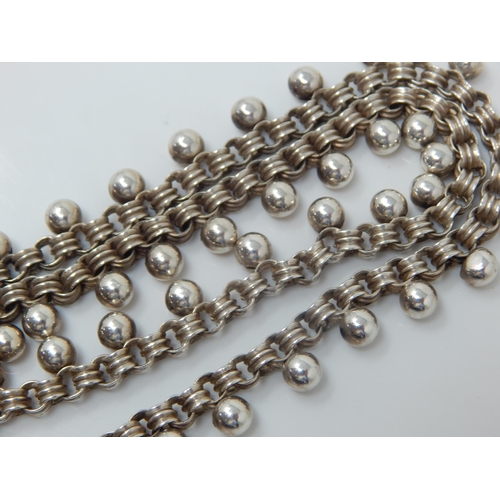 119 - Victorian Silver Locket & Chain 42cm: Locket contains a photograph of the lady wearing the item: