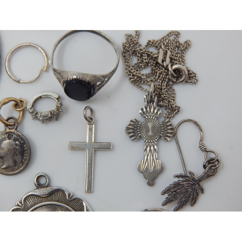126 - A Quantity of Silver Jewellery Including Sweetheart Brooches, Rings, Fobs, Pill Box etc (lot) Gross ... 