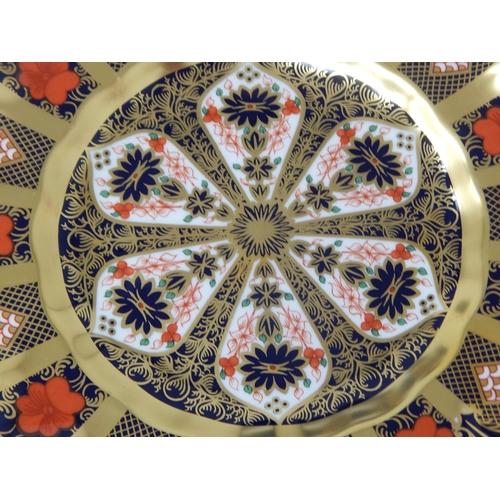 395 - Royal Crown Derby old imari (1128 Pattern) solid gold band 22cm fluted dessert plate. Boxed
as new. ... 