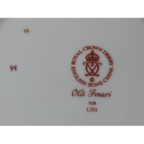 395 - Royal Crown Derby old imari (1128 Pattern) solid gold band 22cm fluted dessert plate. Boxed
as new. ... 