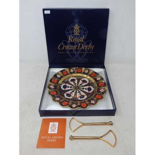 397 - Royal Crown Derby old imari (1128 Pattern) solid gold band 22cm fluted single tier cake
stand. Boxed... 