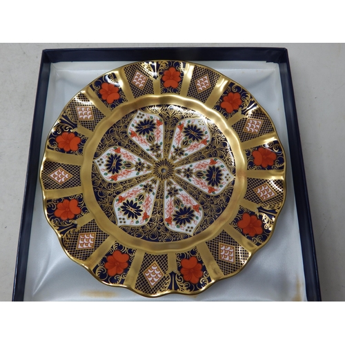 397 - Royal Crown Derby old imari (1128 Pattern) solid gold band 22cm fluted single tier cake
stand. Boxed... 