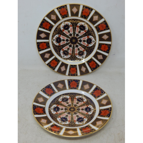 400 - Royal Crown Derby Old Imari 1128 pattern 23cm Plate 1st Quality 1976 together with Royal
Crown Derby... 