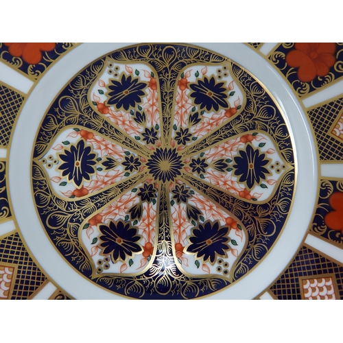 400 - Royal Crown Derby Old Imari 1128 pattern 23cm Plate 1st Quality 1976 together with Royal
Crown Derby... 