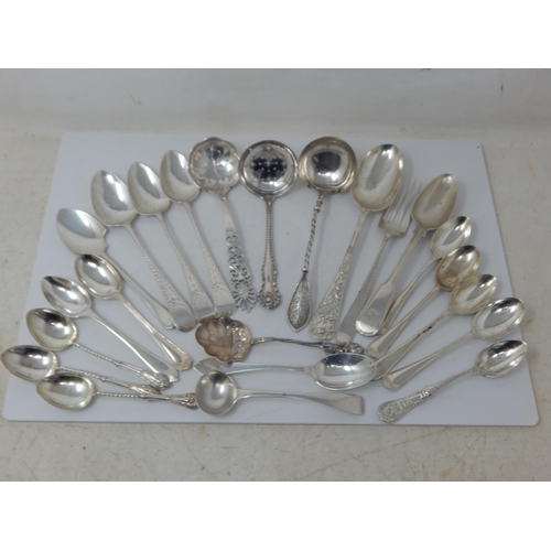 133 - A Quantity of Hallmarked Silver Flatware: Various Dates & Makers: Weight 322g