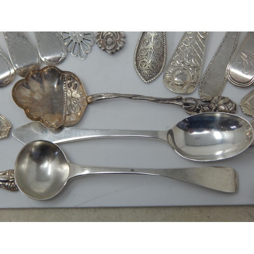 133 - A Quantity of Hallmarked Silver Flatware: Various Dates & Makers: Weight 322g