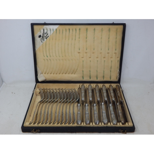 139 - A 12 Place Setting of German 800 Standard Silver Dinner Forks & Silver Handled Knives with Steel Bla... 