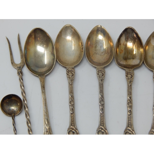 140 - A Set of 6 German 800 Standard Silver Coffee Spoons together with further silver oddments: Weight 10... 