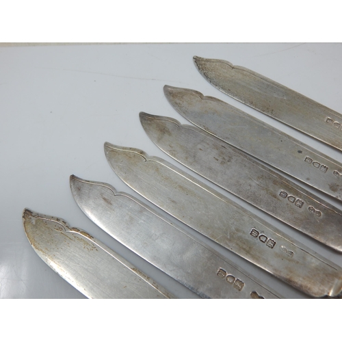 160 - A Set of 6 Edwardian Silver Fish Knives Hallmarked London 1904: Length 21cm: Weight 356g