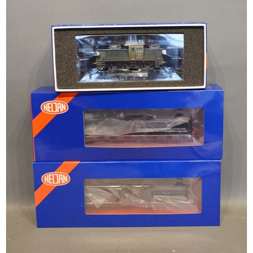 122 - A Heljan BR Late Crest Step Tender 6603913 within original box, together with two other Heljan locom... 