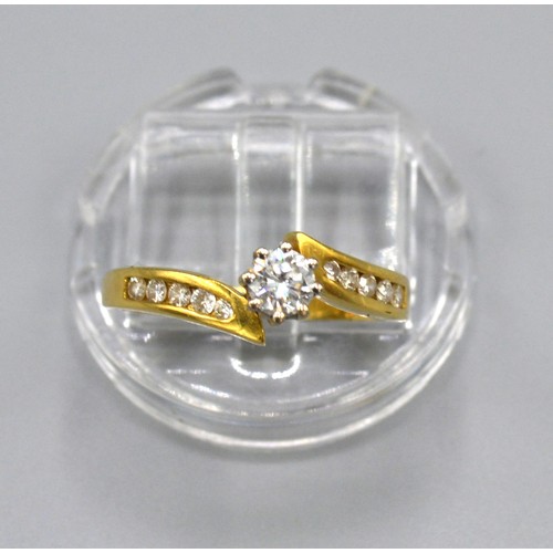175 - A 18ct Yellow Gold Solitaire Diamond Ring with central diamond within a crossover setting and diamon... 