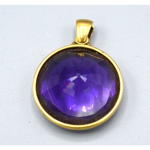 181 - A Yellow Metal Pendant set large Amethyst, 2.9 cms diameter, 15 gms