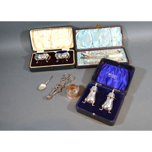 78 - A Pair of Sheffield silver salts with blue glass liners within fitted case together with a pair of B... 