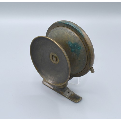 206 - A Mallochs Patent side casting fishing reel, 10cms diameter