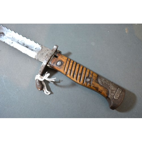 266 - A WWI German G98 sawback bayonet, 50cms long